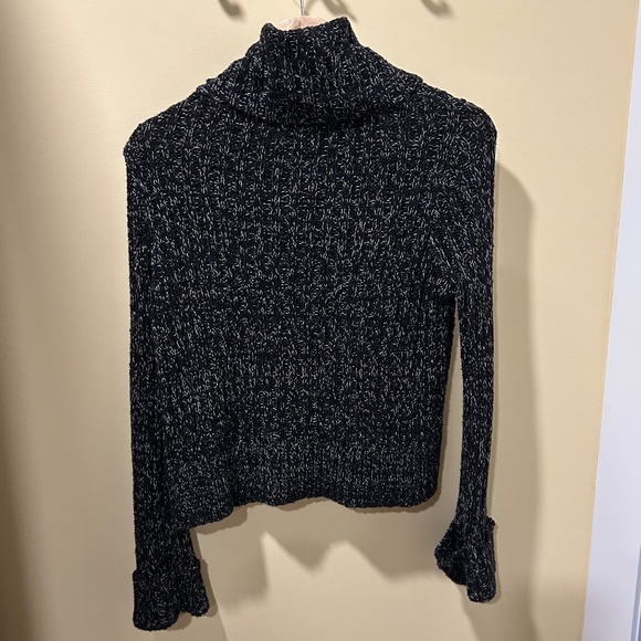 Free People Twisted Turtleneck. Cropped. Size S. - Picture 5 of 8